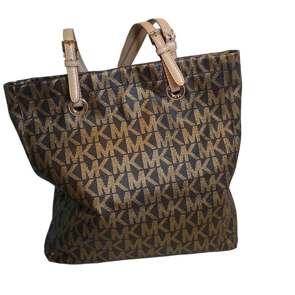 Michael Kors XL Tote 13” tall 14” wide 9” drop 4” wide on side Preowned EPC - Picture 4 of 13